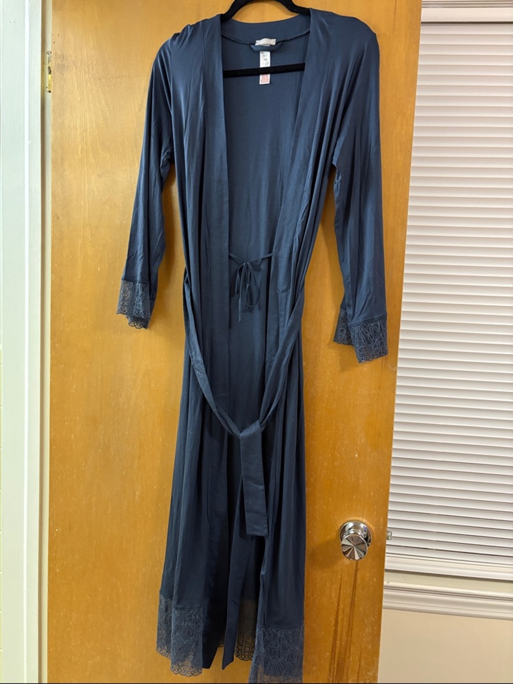 Hanro Navy Long Lace-Trim Robe